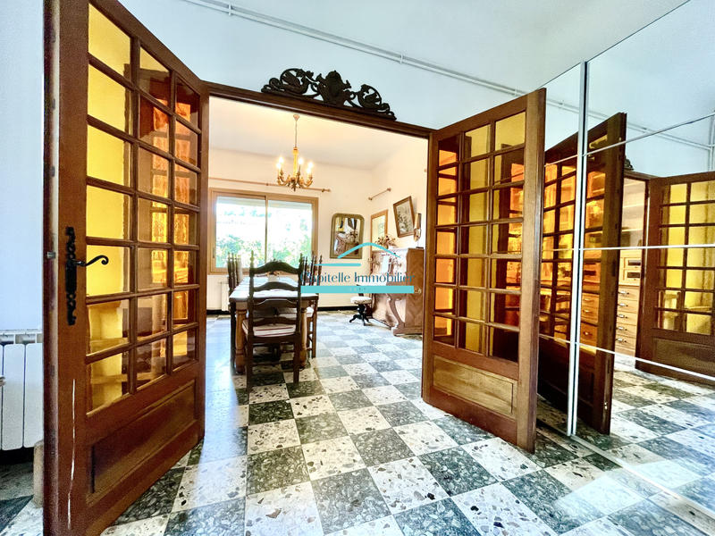 Propriété - 231 m² - 7 pièces