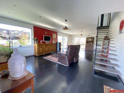 Maison - 220 m² - 7 pièces