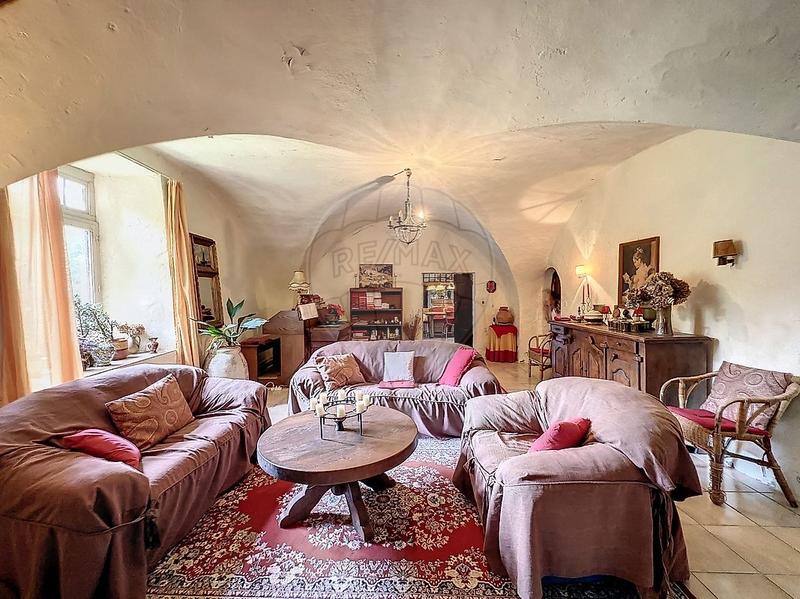 Propriété - 420 m² - 10 pièces