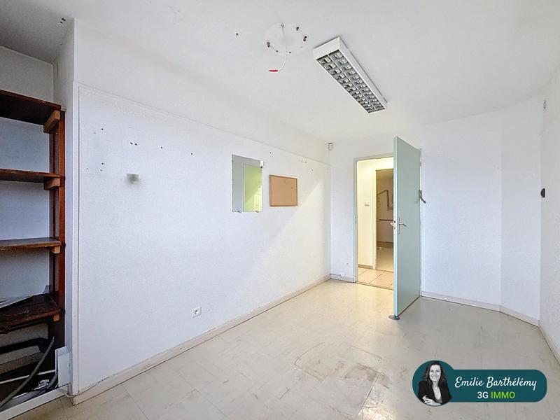 Local commercial - 174 m² - 12 pièces