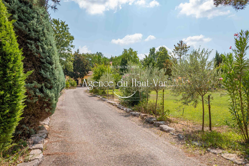 Villa - 225 m² - 8 pièces