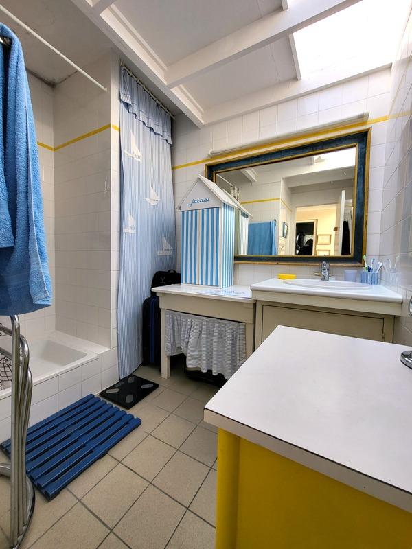 Maison - 250 m² - 11 pièces