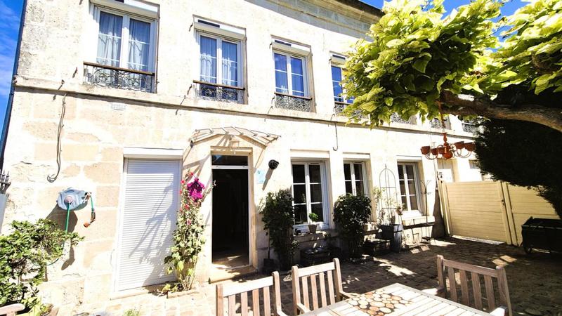 Maison - 165 m² - 8 pièces