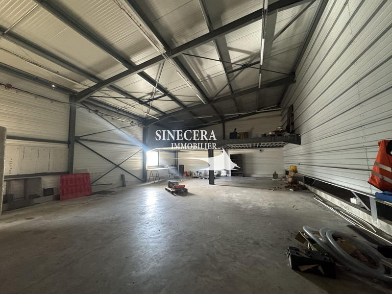 Local commercial - 10 102 m²