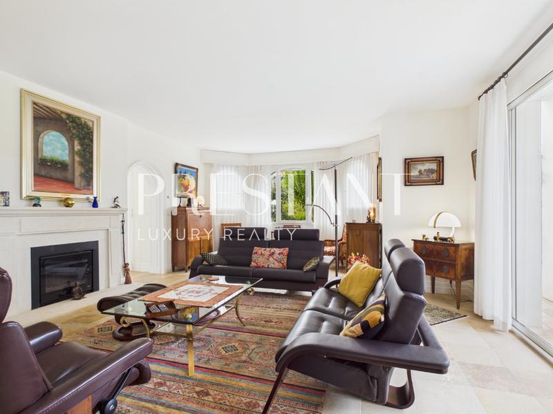 Maison - 282 m² - 10 pièces