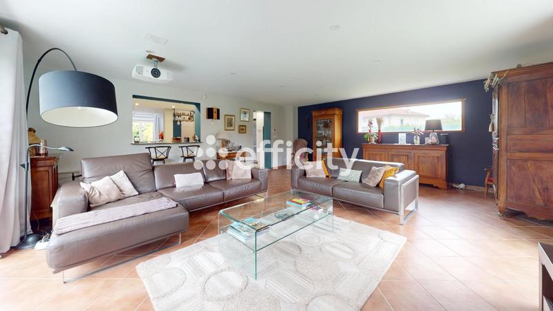 Maison - 210 m² - 8 pièces