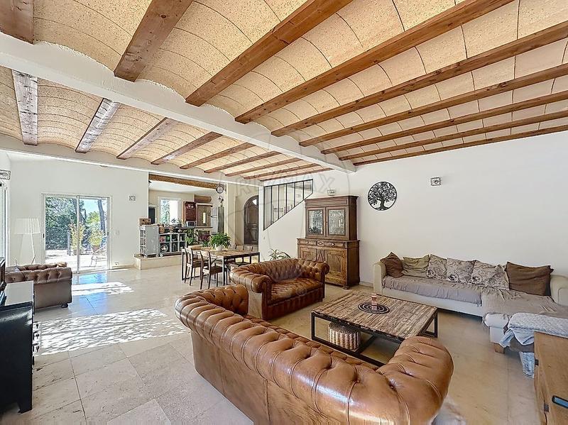 Propriété - 182 m² - 6 pièces