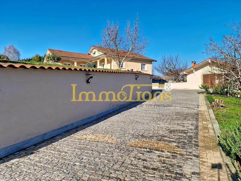 Villa - 200 m² - 6 pièces