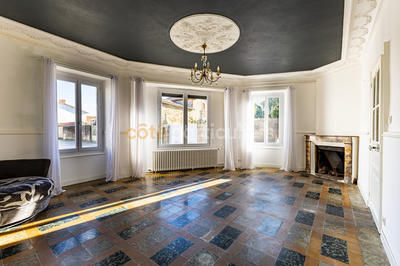 Maison - 360 m² - 10 pièces