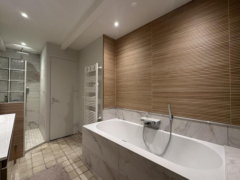 Maison - 270 m² - 8 pièces