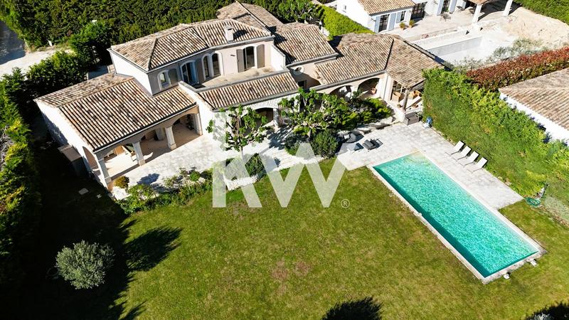 Maison - 247 m² - 9 pièces