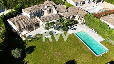 Maison - 247 m² - 9 pièces