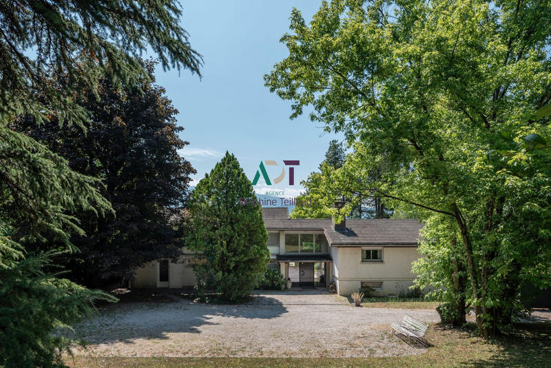 Maison - 286 m² - 9 pièces