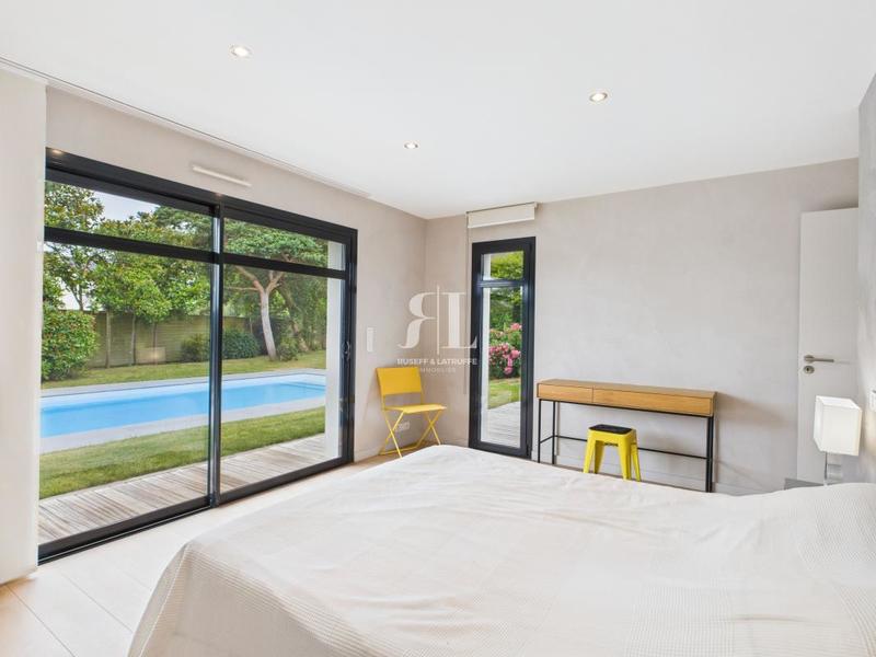 Maison - 251 m² - 8 pièces