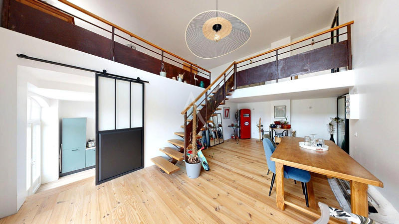 Maison - 350 m² - 8 pièces