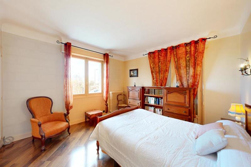 Maison - 377 m² - 12 pièces