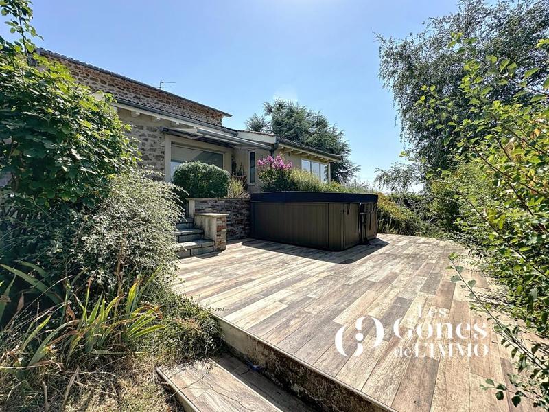 Maison - 220 m² - 7 pièces