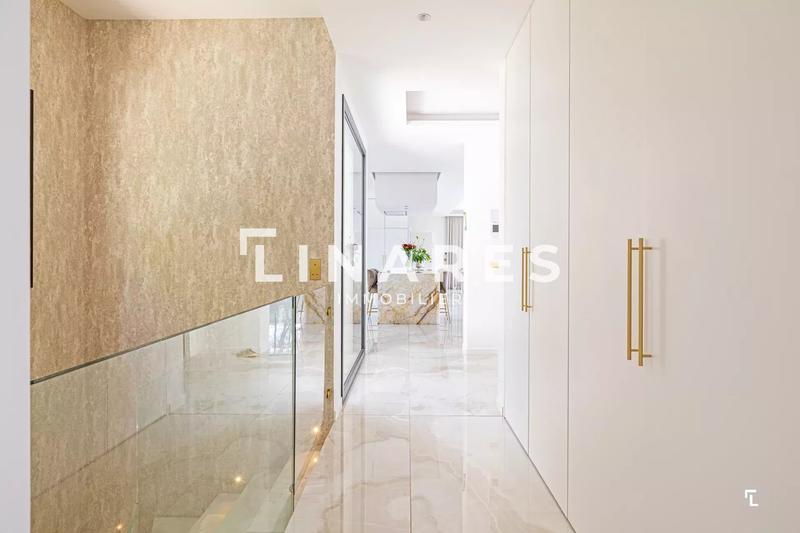 Villa - 300 m² - 9 pièces