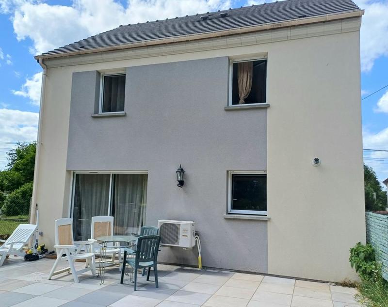 Maison - 93 m² - 5 pièces