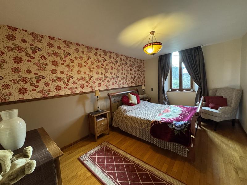 Maison ancienne - 450 m² - 12 pièces