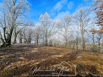 Terrain constructible - 1 895 m²