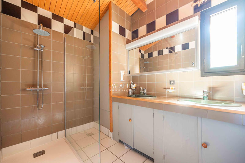 Villa - 252 m² - 6 pièces