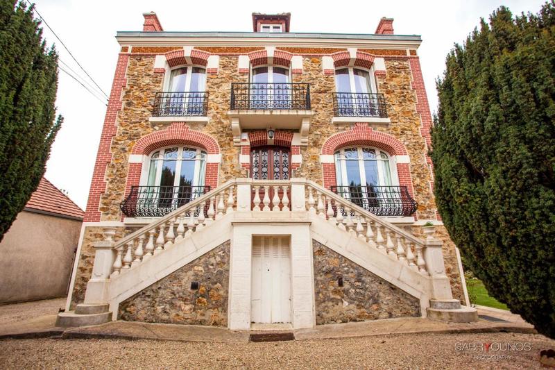 Maison - 210 m² - 8 pièces