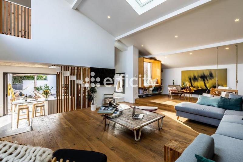 Maison - 180 m² - 8 pièces