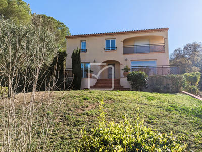 Propriété - 217 m² - 6 pièces