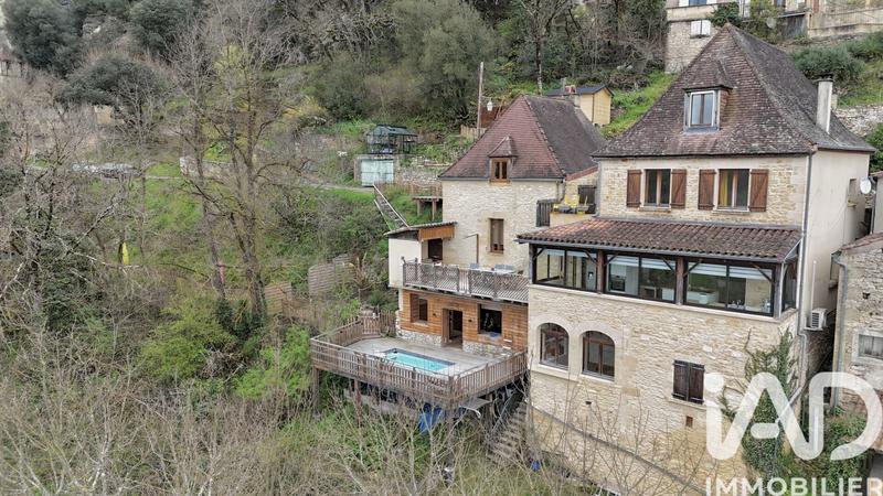 Maison - 265 m² - 13 pièces