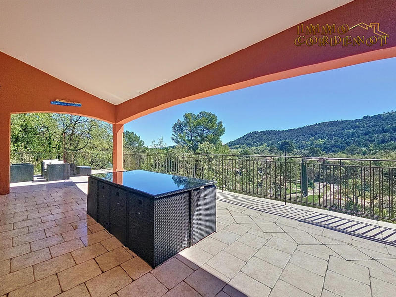 Villa - 200 m² - 6 pièces