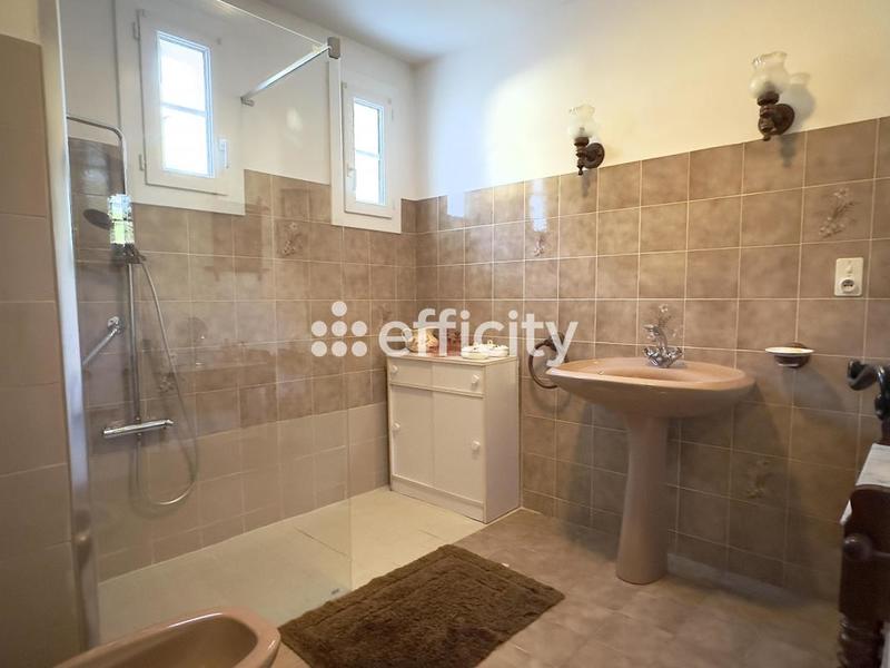 Maison - 224 m² - 7 pièces