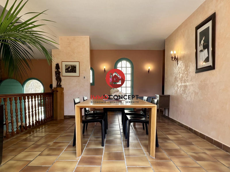 Villa - 265 m² - 8 pièces