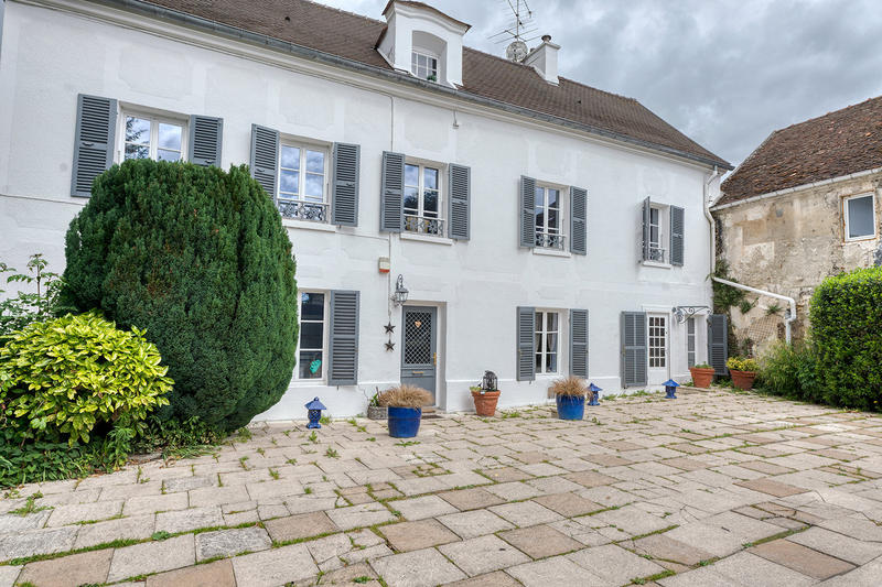 Maison - 250 m² - 7 pièces