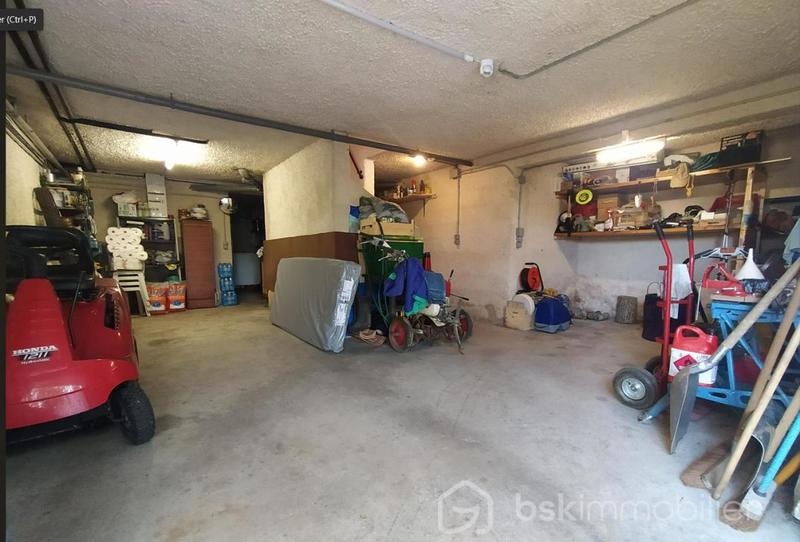 Maison traditionnelle - 187 m² - 7 pièces