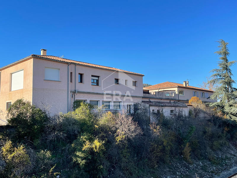 Local commercial - 845 m² - 17 pièces