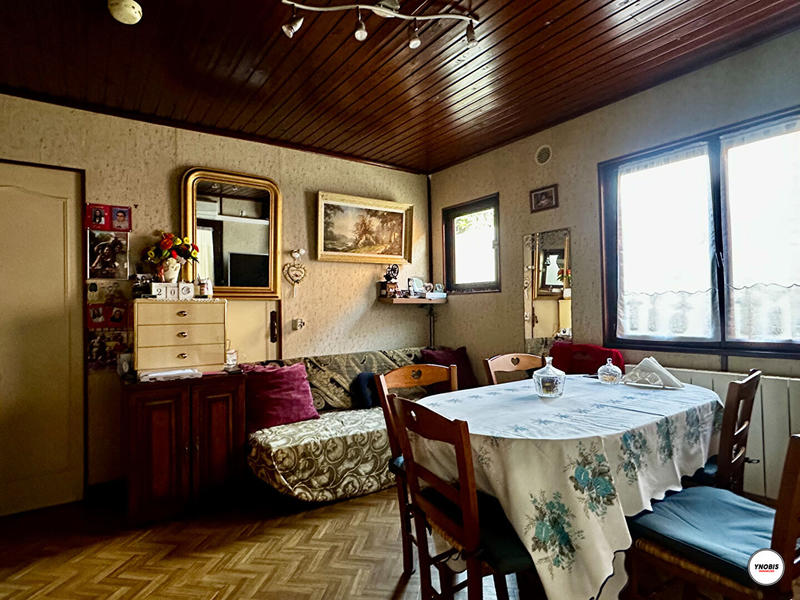 Maison - 256 m² - 12 pièces