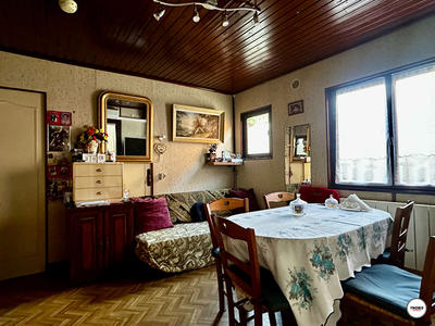 Maison - 256 m² - 12 pièces