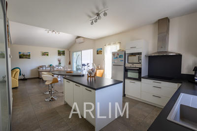 Maison - 182 m² - 8 pièces