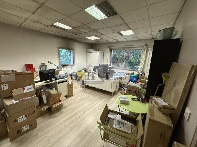 Entrepôt - 1 130 m²