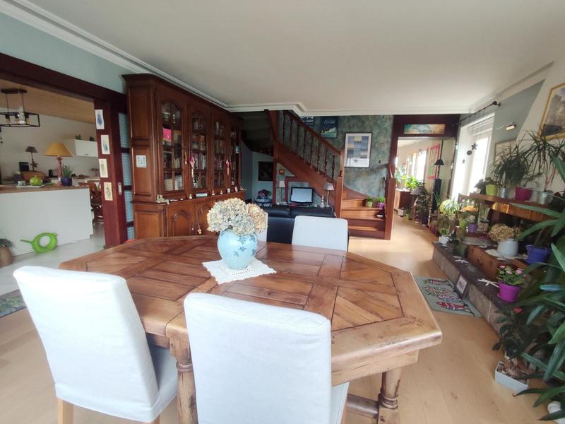 Maison - 242 m² - 8 pièces