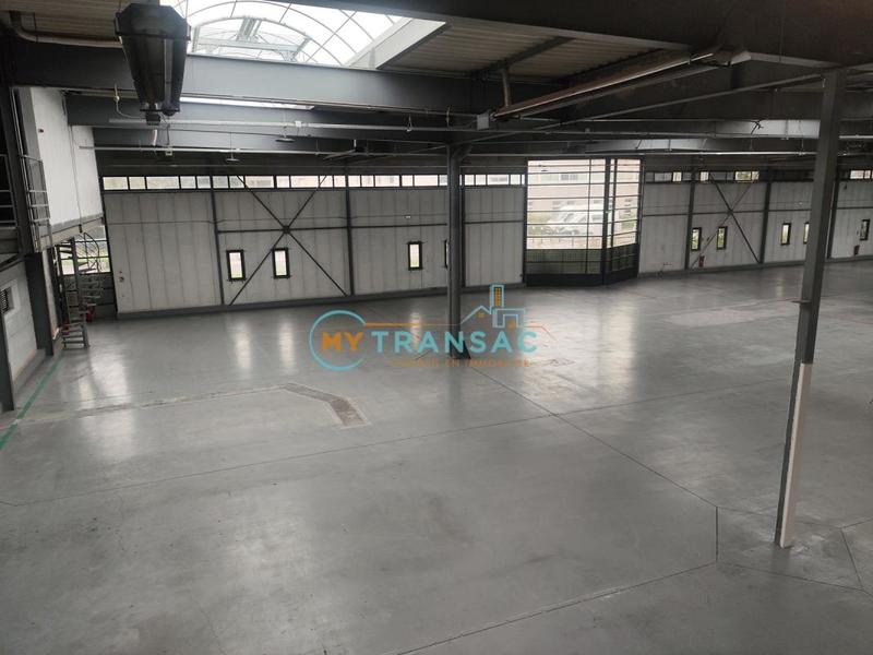 Entrepôt - 2 899 m²