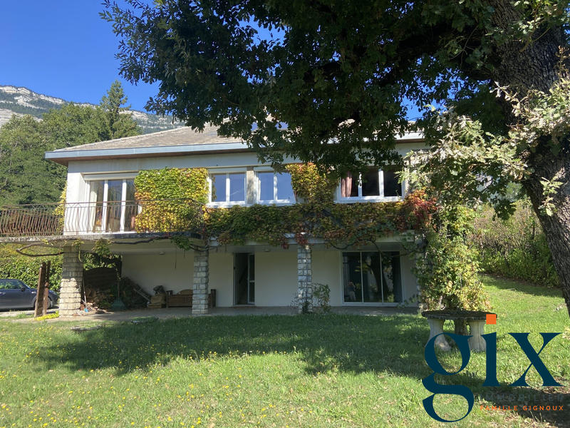 Maison - 162 m² - 9 pièces