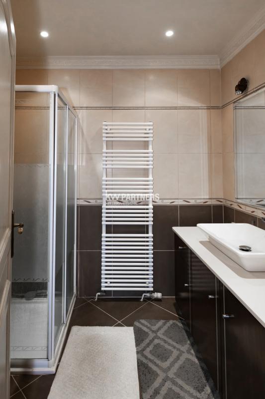 Maison - 230 m² - 8 pièces