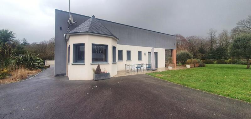 Maison - 320 m² - 10 pièces