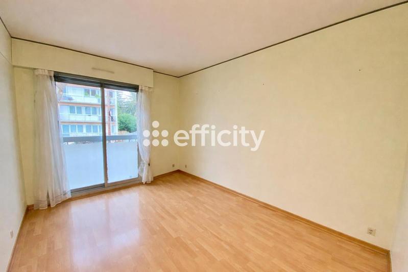 Appartement - 81 m² - 3 pièces