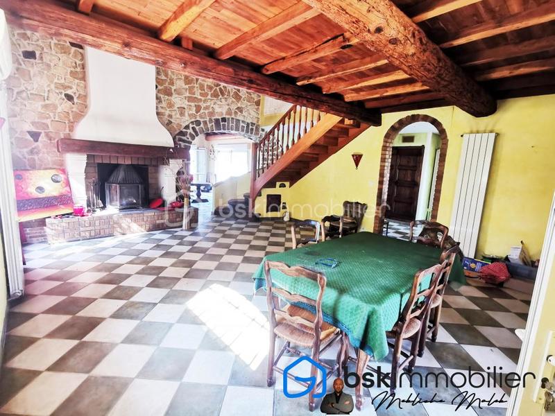 Maison - 208 m² - 7 pièces