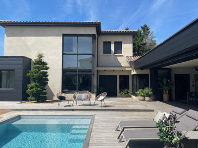 Maison - 243 m² - 8 pièces