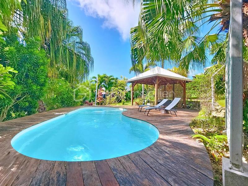 Propriété - 211 m² - 9 pièces