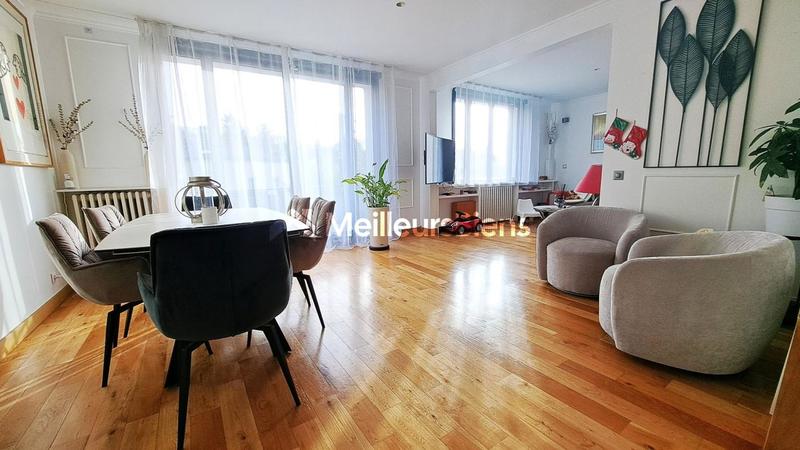 Maison - 219 m² - 8 pièces